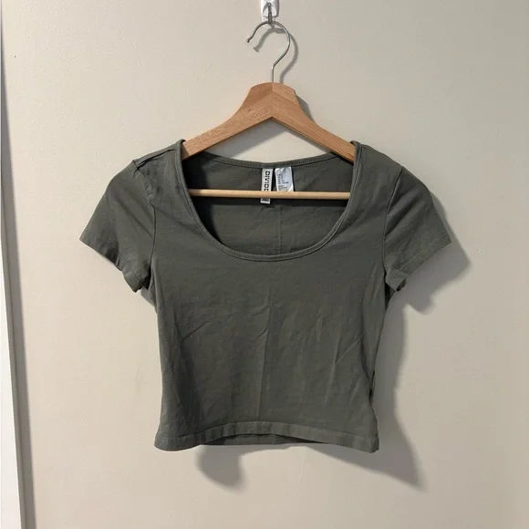 H&M Cropped Tee - Picture 1 of 2